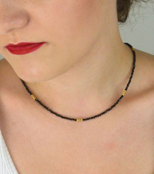 Naszyjnik damski stalowy pozłacany z naturalnym turmalinem. Długość 40 + 5 cm, zapięcie na karabińczyk. Elegancka biżuteria łącząca złoto z naturalnym kamieniem (4).JPG