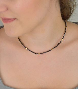 Naszyjnik damski stalowy z kamieniami naturalnymi spinelu, długość 40 + 5 cm, zapięcie na karabińczyk. Elegancka i trwała biżuteria dla kobiet (1).JPG