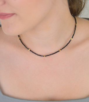 Naszyjnik damski stalowy z kamieniami naturalnymi spinelu, długość 40 + 5 cm, zapięcie na karabińczyk. Elegancka i trwała biżuteria dla kobiet (3).JPG