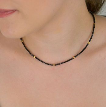 Naszyjnik damski stalowy z kamieniami naturalnymi spinelu, długość 40 + 5 cm, zapięcie na karabińczyk. Elegancka i trwała biżuteria dla kobiet (4).JPG