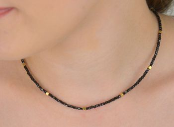 Naszyjnik damski stalowy z kamieniami naturalnymi spinelu, długość 40 + 5 cm, zapięcie na karabińczyk. Elegancka i trwała biżuteria dla kobiet (5).JPG