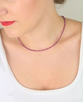 Elegancki naszyjnik pozłacany z naturalnymi rubinami. Długość 40 + 5 cm, zapięcie na karabińczyk. Idealny dodatek do stylizacji i wyjątkowy pomysł na prezent (4).JPG