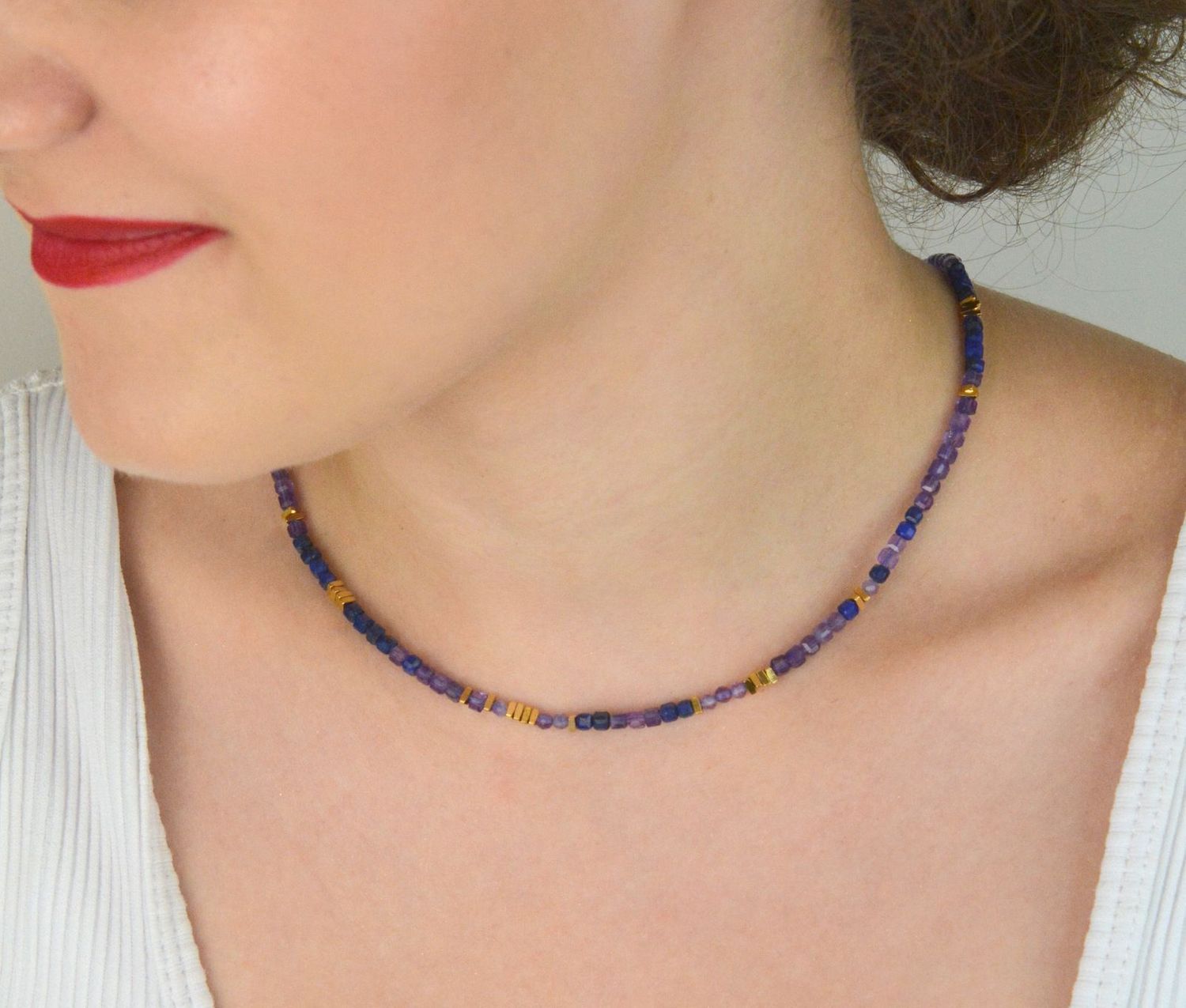 Naszyjnik damski stalowy z kamieniami naturalnymi lapisem lazuli i ametystem. Długość 40 + 5 cm, zapięcie na karabińczyk. Subtelna elegancja i naturalne piękno.1.jpg