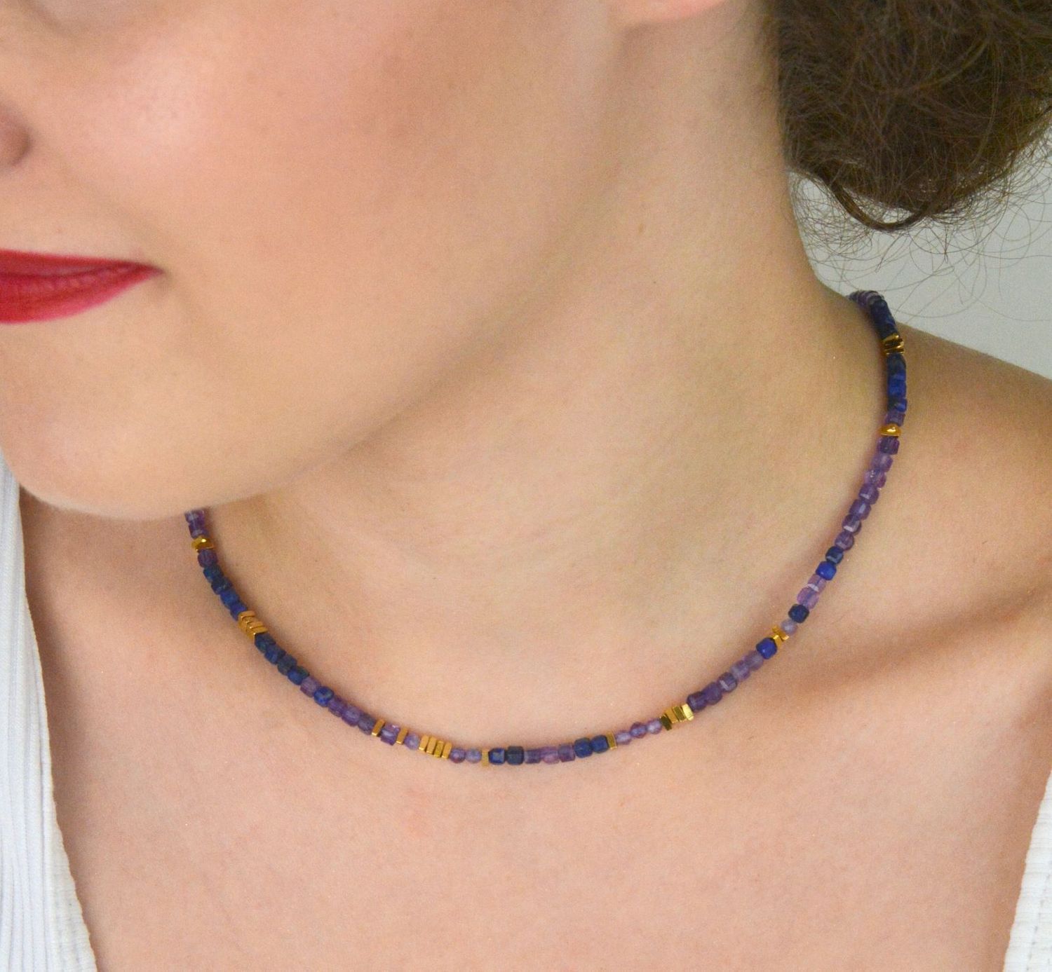 Naszyjnik damski stalowy z kamieniami naturalnymi lapisem lazuli i ametystem. Długość 40 + 5 cm, zapięcie na karabińczyk. Subtelna elegancja i naturalne piękno.1.jpg