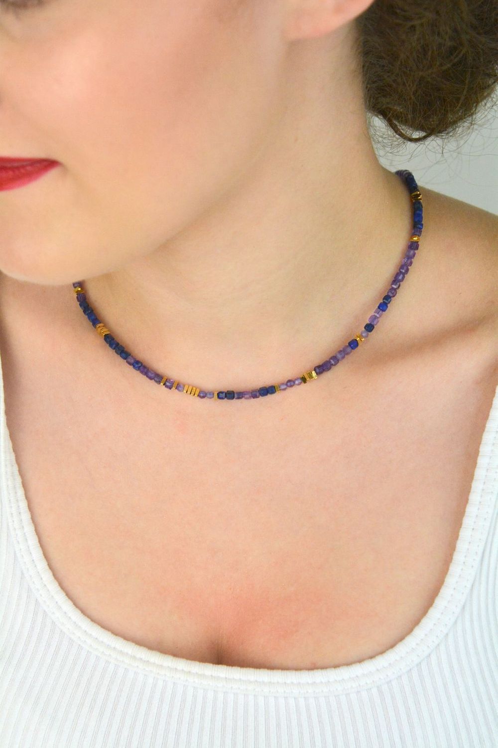 Naszyjnik damski stalowy z kamieniami naturalnymi lapisem lazuli i ametystem. Długość 40 + 5 cm, zapięcie na karabińczyk. Subtelna elegancja i naturalne piękno.1.jpg