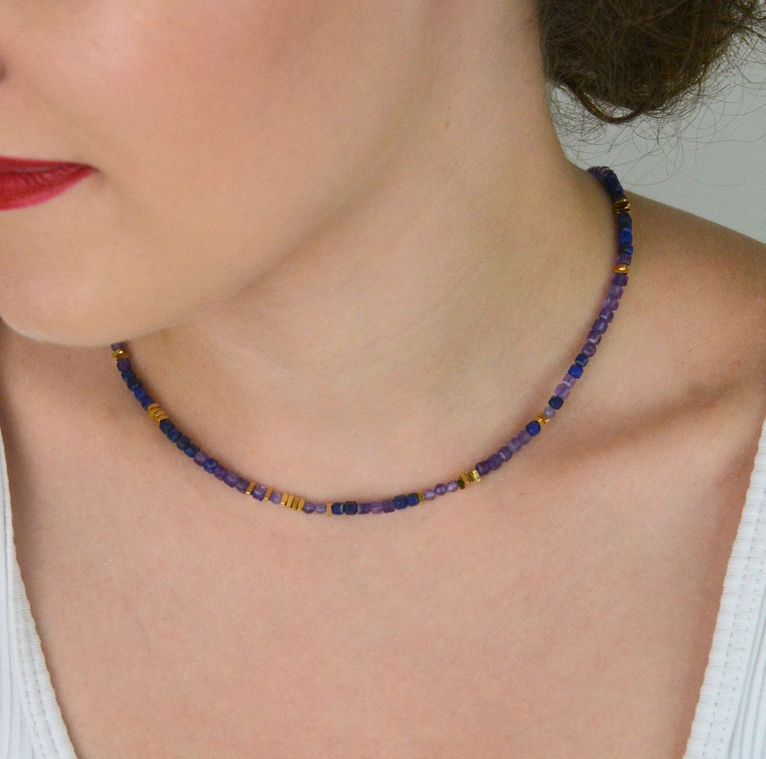 Naszyjnik damski stalowy z kamieniami naturalnymi lapisem lazuli i ametystem. Długość 40 + 5 cm, zapięcie na karabińczyk. Subtelna elegancja i naturalne piękno.1.jpg