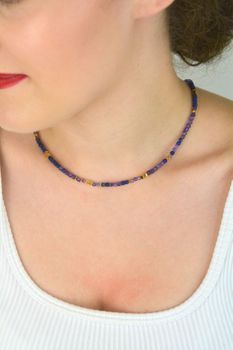 Naszyjnik damski stalowy z kamieniami naturalnymi lapisem lazuli i ametystem. Długość 40 + 5 cm, zapięcie na karabińczyk. Subtelna elegancja i naturalne piękno (5).JPG