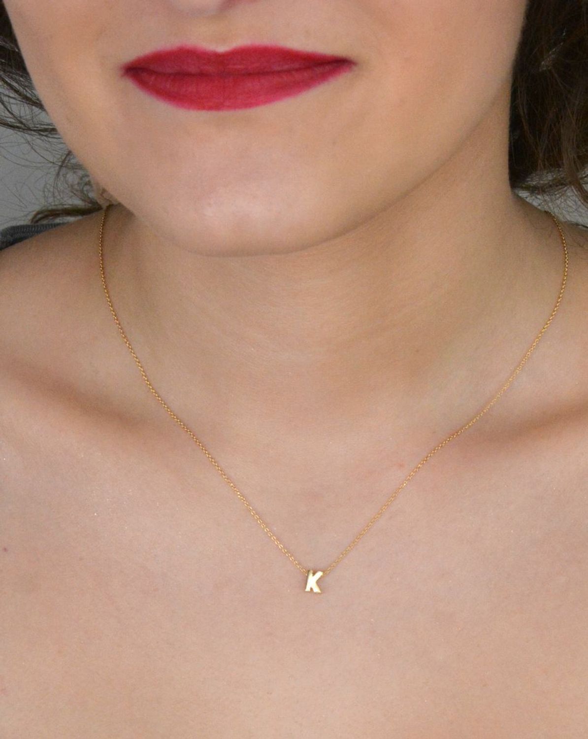 Srebrny naszyjnik damski z literką K pozłacany srebro 925 DIA-NSZ-ALSS0487NY-925. Srebrny naszyjnik celebrytka na prezent CELEBRYTKA pozłacana. Naszyjnik został wykonany ze srebra próby 925 1.jpg