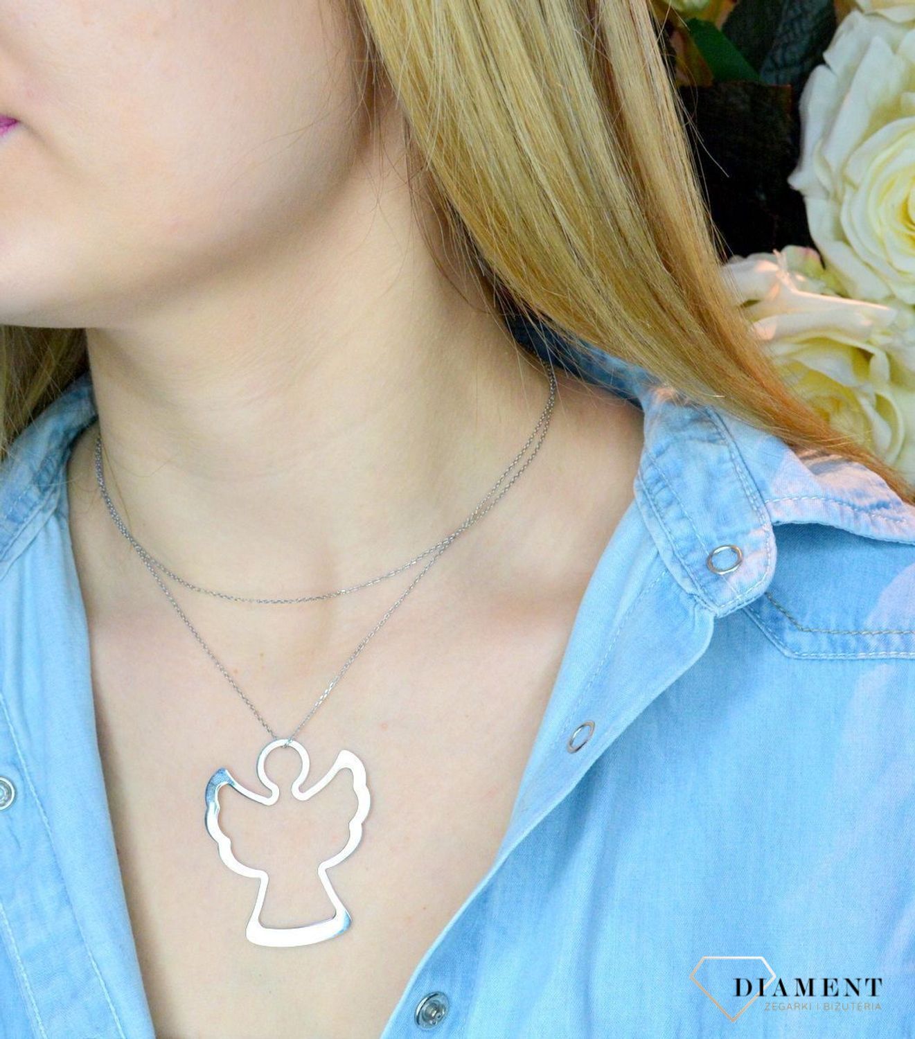 Długi naszyjnik z zapięciem na karabińczyk. Naszyjnik z dużą zawieszką w kształcie anioła. Idealny naszyjnik na I komunię czy bierzmowanie.  Naszyjnik srebrny o długości 80 cm sprawdzi się idealnie na prezent dla nowoczesnej.jpg