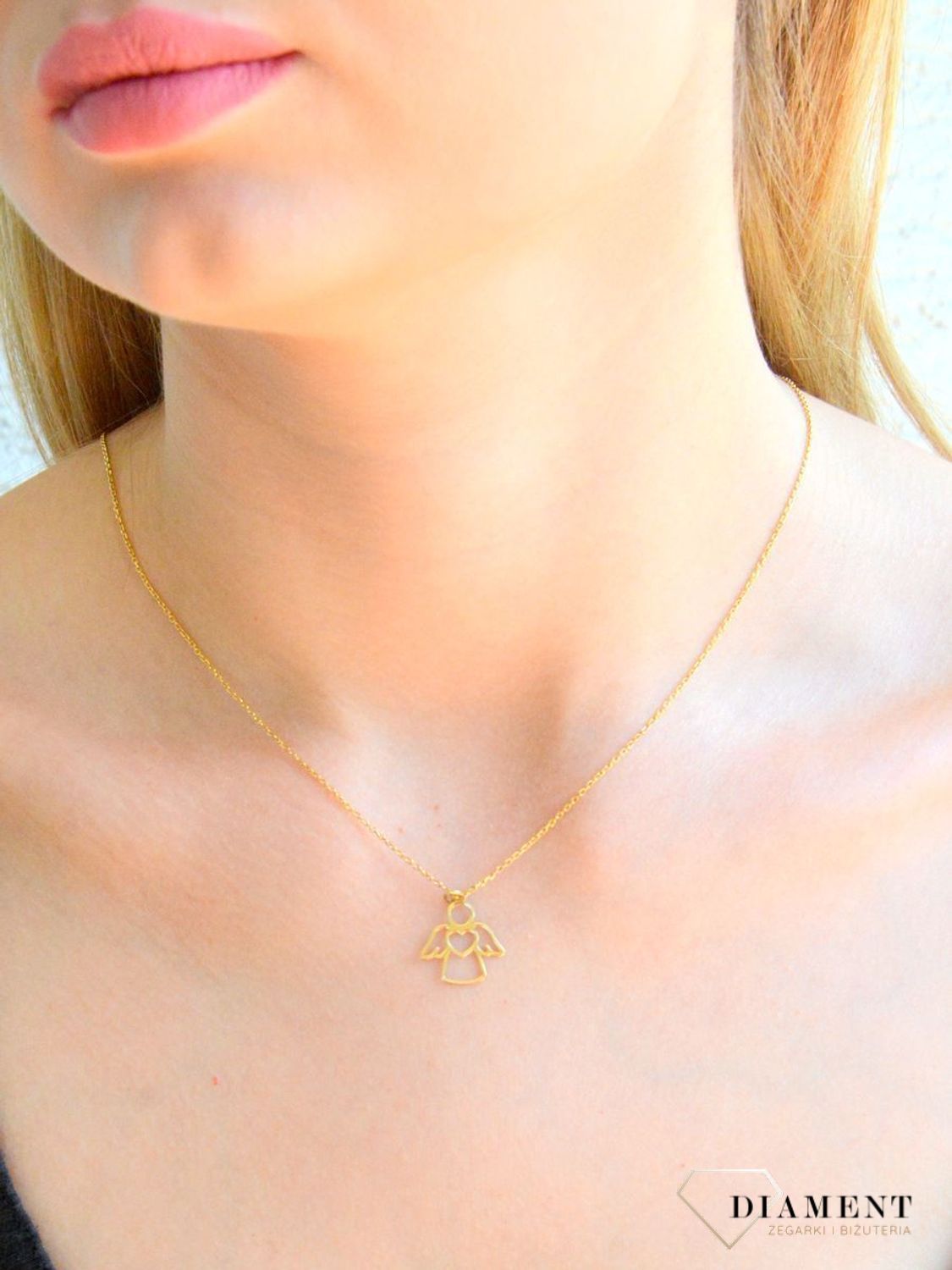 Srebrny naszyjnik celebrytka damska 925 pozłacana z aniołkiem DIA-NSZ-ANIOŁ2-925. Srebrny naszyjnik damski. Naszyjnik srebrny celebrytka. Srebrna celebrytka damska z zawieszkami. Srebrny naszyjnik celebrytka damska na prezent (1).jpg