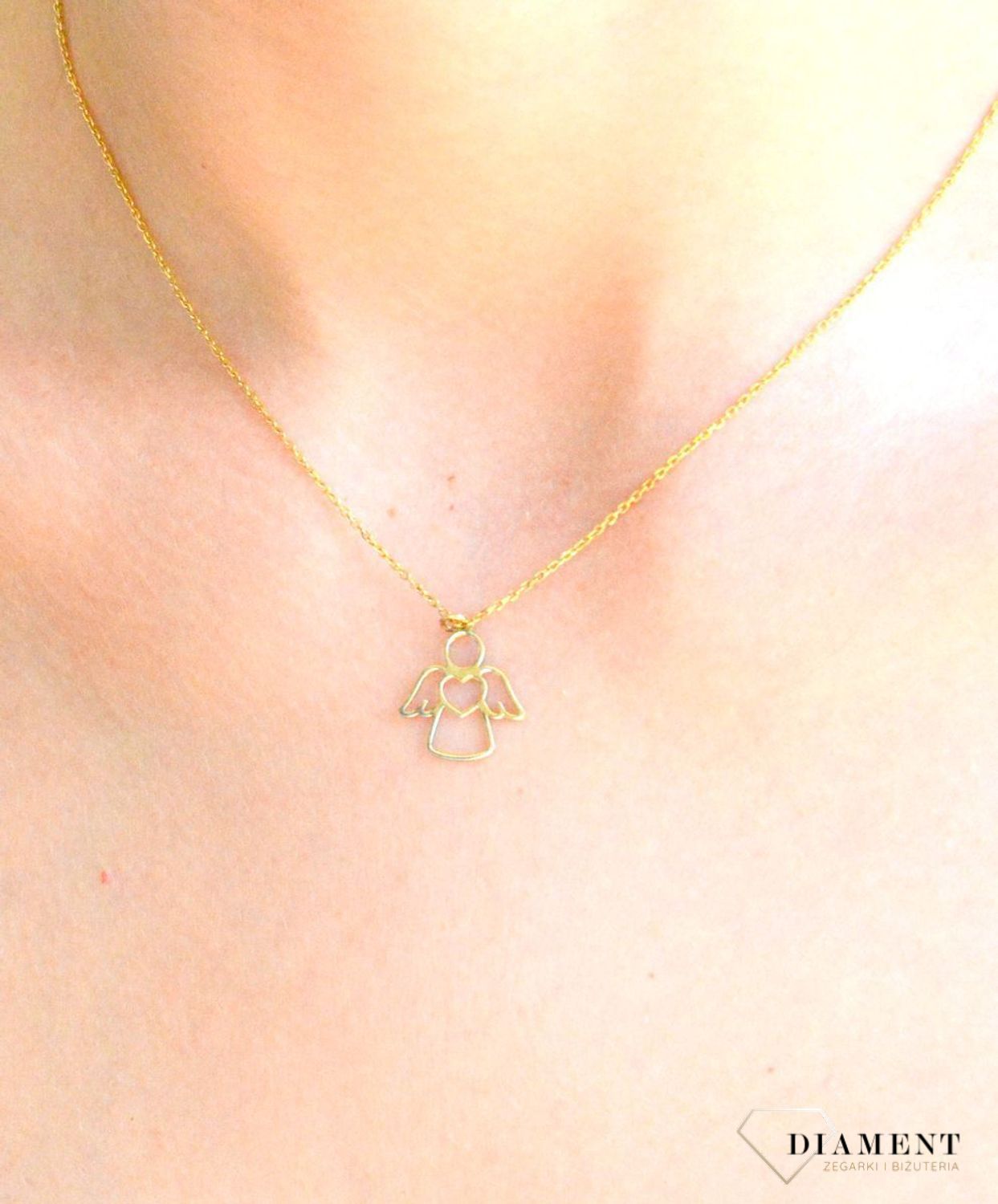 Srebrny naszyjnik celebrytka damska 925 pozłacana z aniołkiem DIA-NSZ-ANIOŁ2-925. Srebrny naszyjnik damski. Naszyjnik srebrny celebrytka. Srebrna celebrytka damska z zawieszkami. Srebrny naszyjnik celebrytka damska na prezent (1).jpg