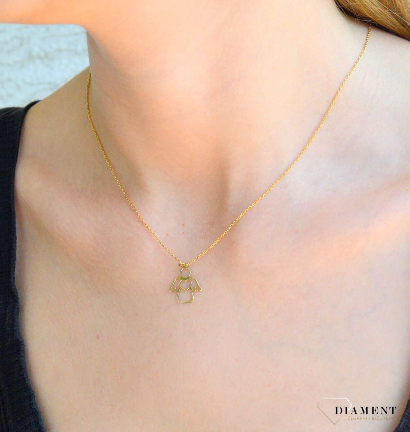 Srebrny naszyjnik celebrytka damska 925 pozłacana z aniołkiem DIA-NSZ-ANIOŁ2-925. Srebrny naszyjnik damski. Naszyjnik srebrny celebrytka. Srebrna celebrytka damska z zawieszkami. Srebrny naszyjnik celebrytka damska na prezent (1).jpg