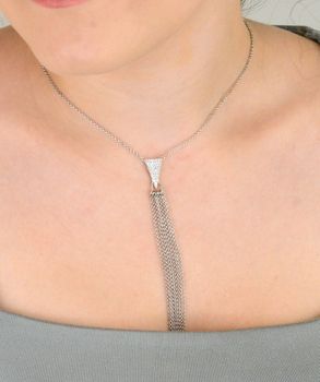 Srebrny naszyjnik 925 z trójkątną zawieszką z białymi cyrkoniami i wiszącymi łańcuszkami. Długość 65+4 cm. Elegancja z nowoczesnym stylem (3).JPG