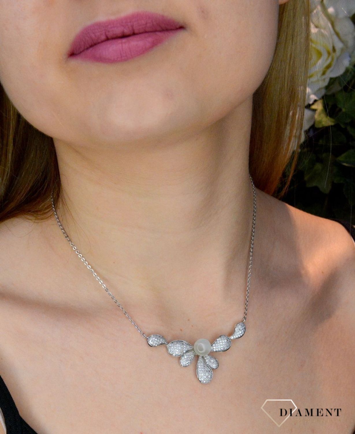 Kolia ozdobna zawieszka kocie oko i cyrkonia DIA-NSZ-APARTI90-925. Srebrny naszyjnik z ozdobną zawieszką, która została wzbogacona o cyrkonię oraz kocie oko.  Jest idealnym pomys.jpg