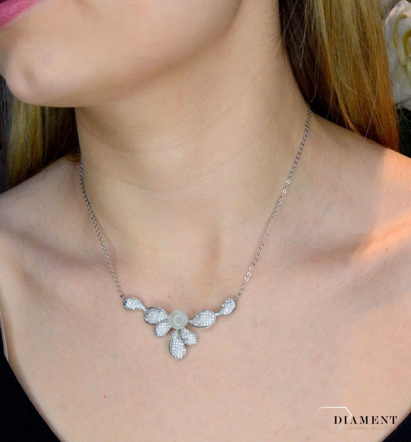 Kolia ozdobna zawieszka kocie oko i cyrkonia DIA-NSZ-APARTI90-925. Srebrny naszyjnik z ozdobną zawieszką, która została wzbogacona o cyrkonię oraz kocie oko.  Jest idealnym pomys.jpg