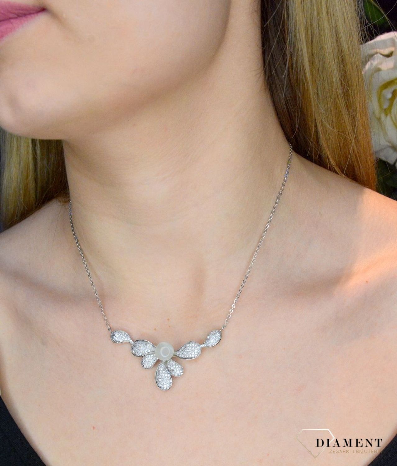 Kolia ozdobna zawieszka kocie oko i cyrkonia DIA-NSZ-APARTI90-925. Srebrny naszyjnik z ozdobną zawieszką, która została wzbogacona o cyrkonię oraz kocie oko.  Jest idealnym pomys.jpg