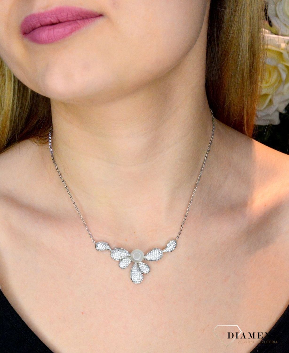 Kolia ozdobna zawieszka kocie oko i cyrkonia DIA-NSZ-APARTI90-925. Srebrny naszyjnik z ozdobną zawieszką, która została wzbogacona o cyrkonię oraz kocie oko.  Jest idealnym pomys.jpg