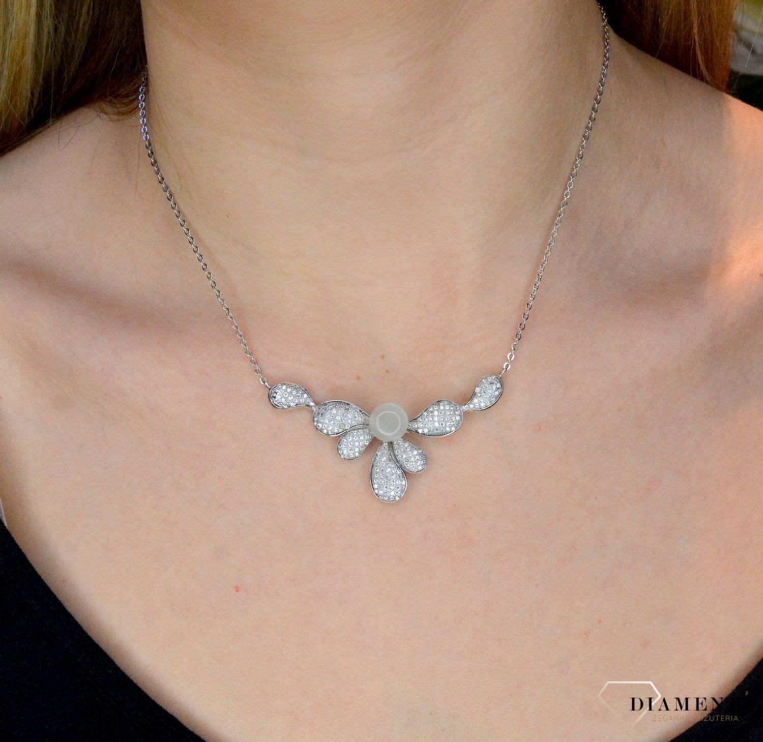 Kolia ozdobna zawieszka kocie oko i cyrkonia DIA-NSZ-APARTI90-925. Srebrny naszyjnik z ozdobną zawieszką, która została wzbogacona o cyrkonię oraz kocie oko.  Jest idealnym pomys.jpg