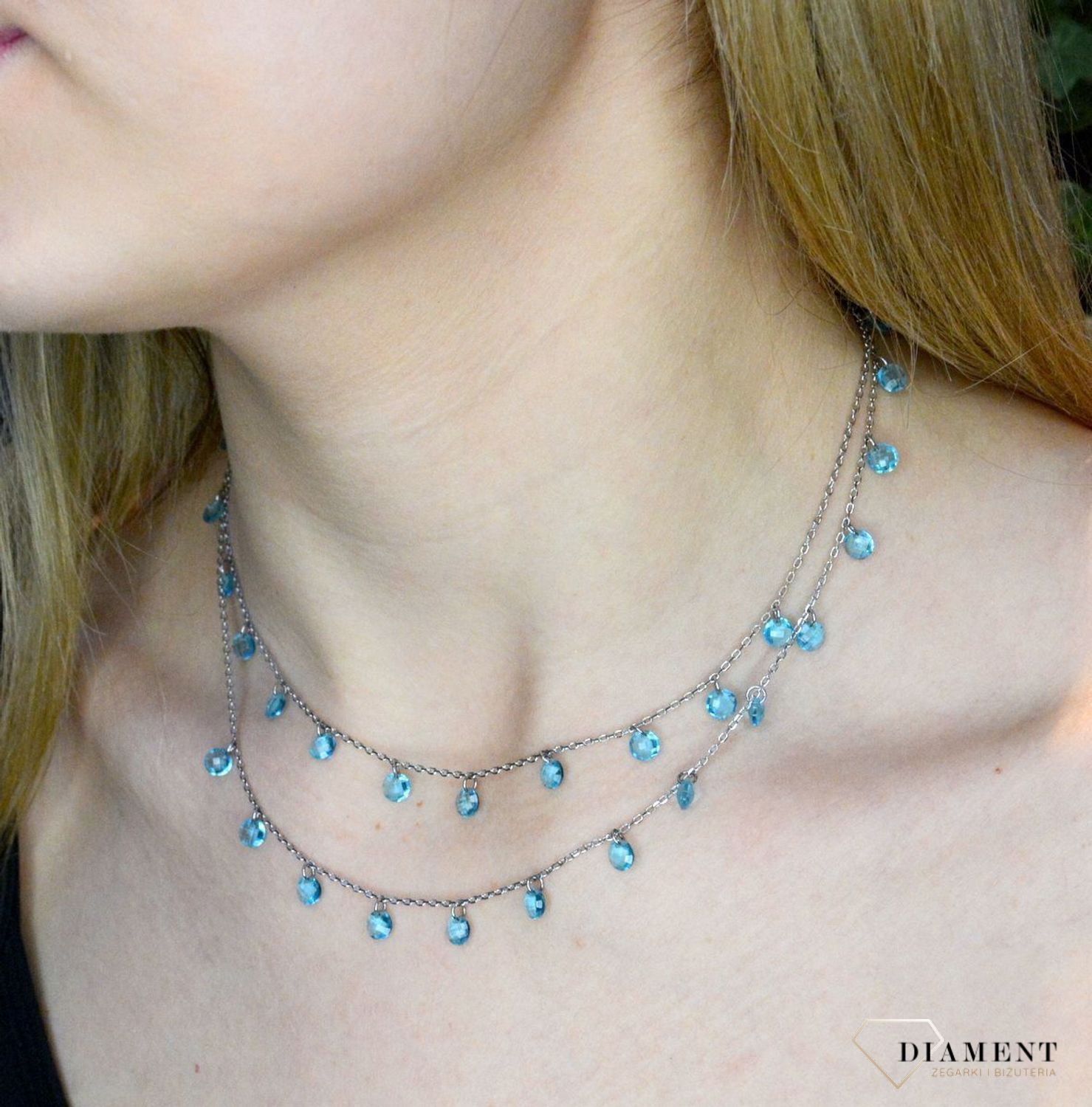 Srebrny naszyjnik niebieskie kryształy Swarovskiego DIA-NSZ-APARTI91-925. Srebrny naszyjnik z niebieskimi kryształkami, efektowny naszyjnik wykonany z najwyższej jakości srebra t.jpg