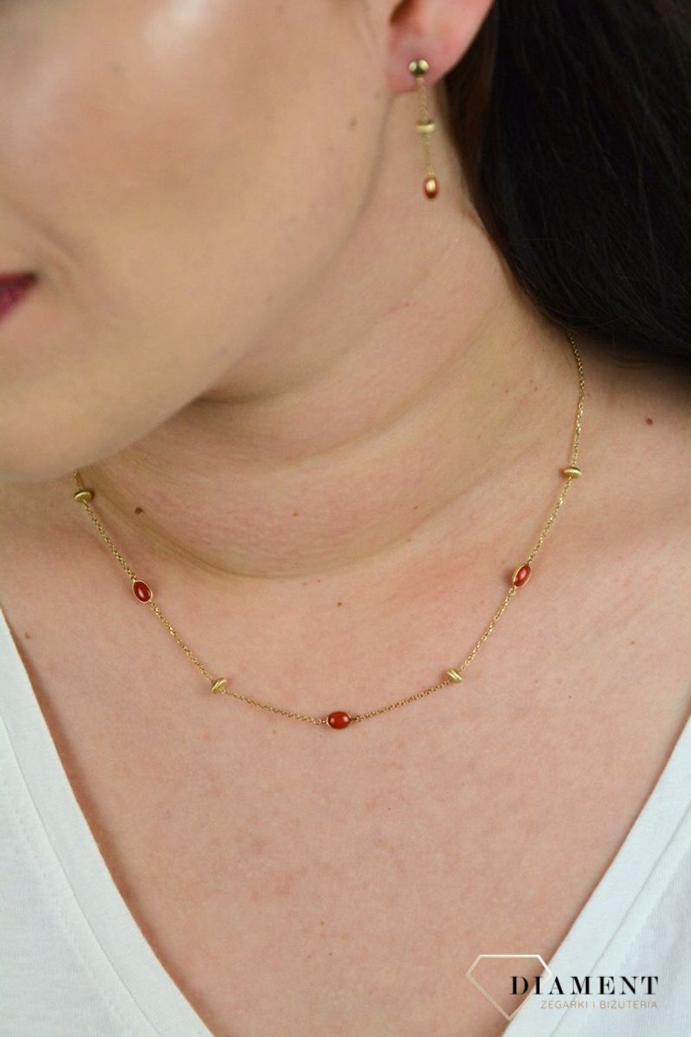 Złoty naszyjnik delikatny z koralem i złotymi kuleczkami DIA-NSZ-BF2046A-585.jpg