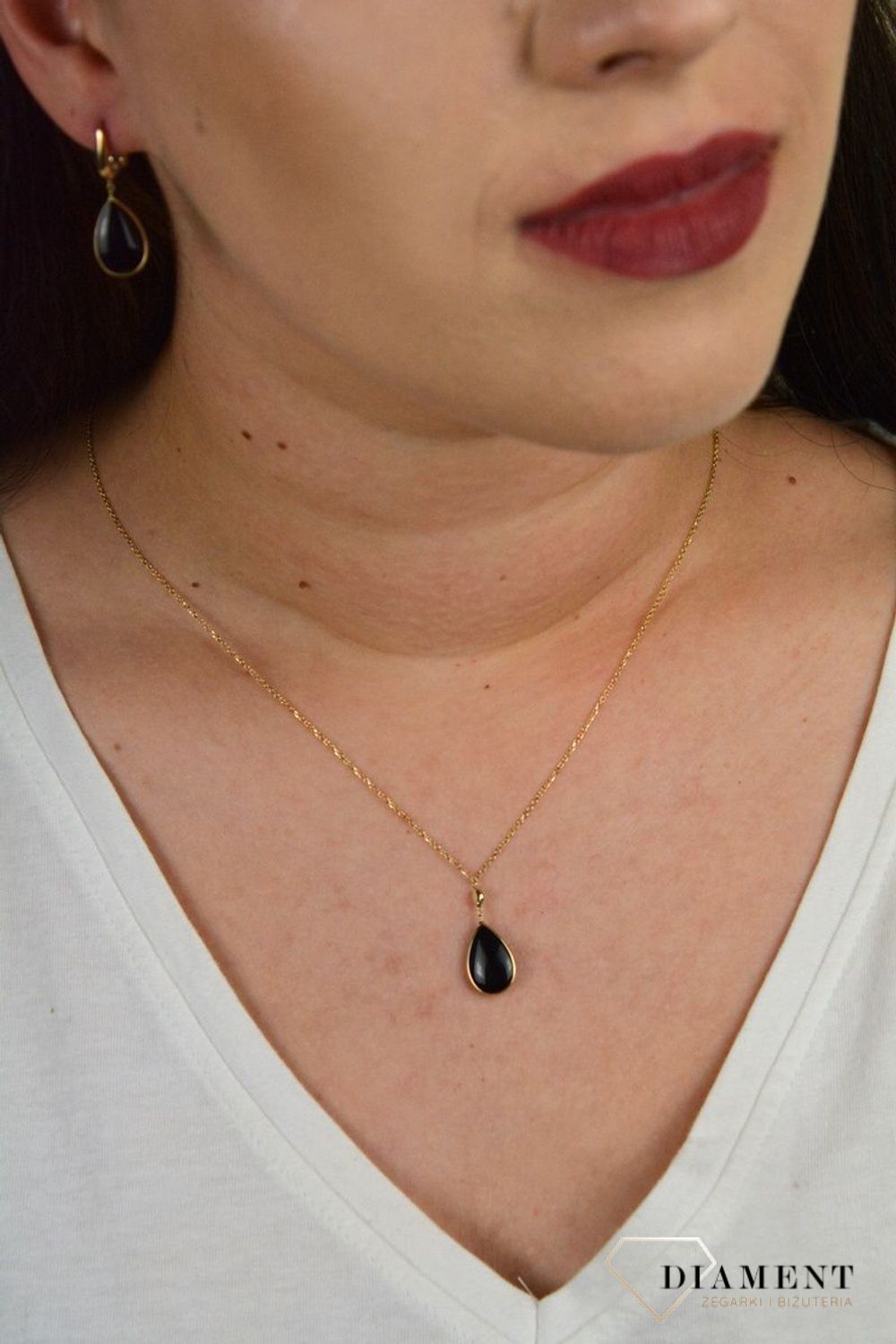 Złoty naszyjnik z delikatnym łańcuszkiem i zawieszką z onyksem DIA-NSZ-BF3036--585.jpg