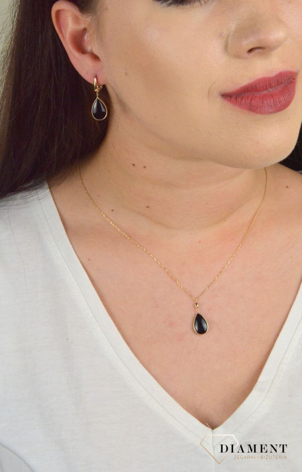 Złoty naszyjnik z delikatnym łańcuszkiem i zawieszką z onyksem DIA-NSZ-BF3036--585.jpg