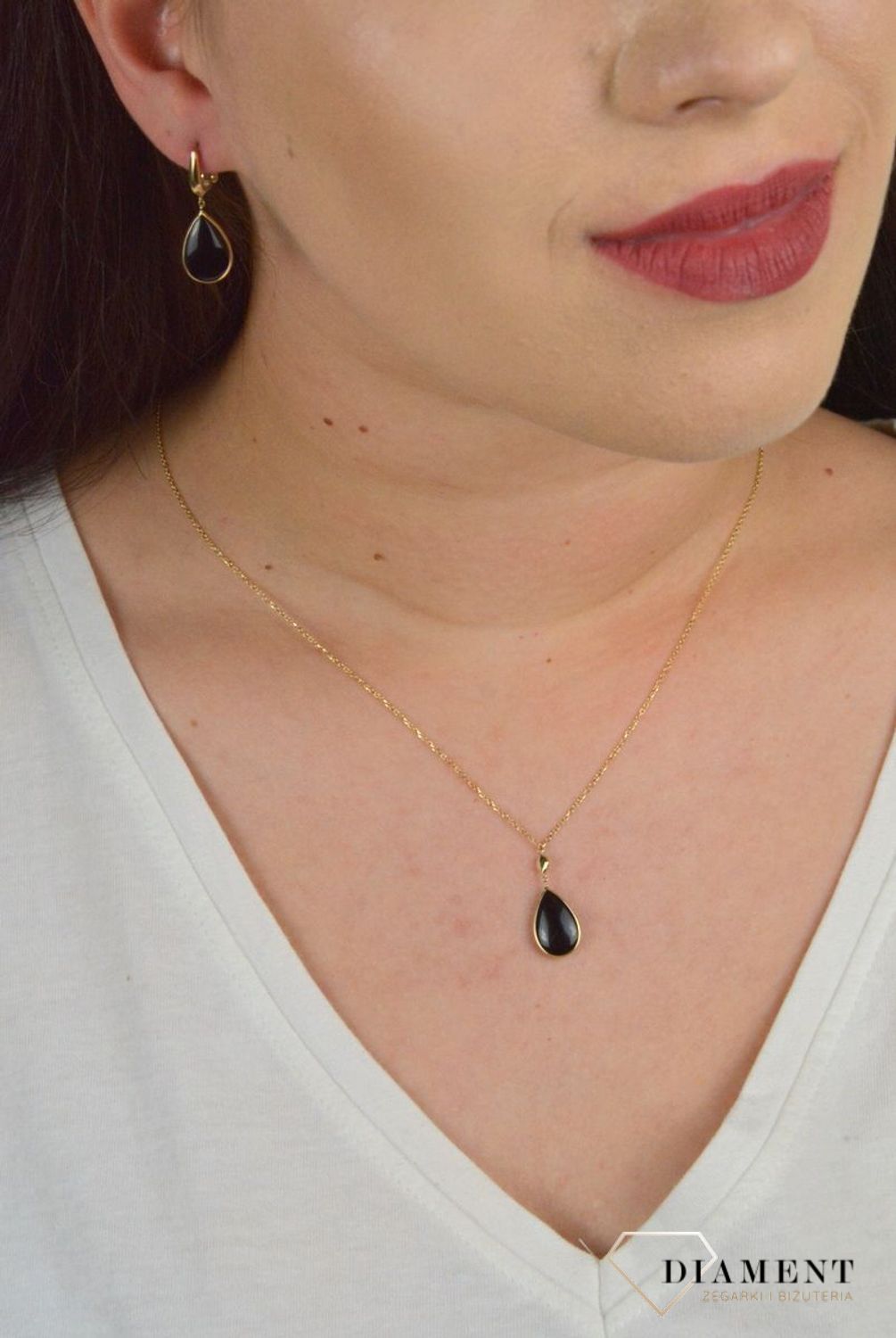 Złoty naszyjnik z delikatnym łańcuszkiem i zawieszką z onyksem DIA-NSZ-BF3036--585.jpg
