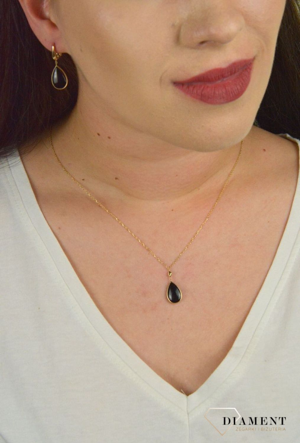 Złoty naszyjnik z delikatnym łańcuszkiem i zawieszką z onyksem DIA-NSZ-BF3036--585.jpg