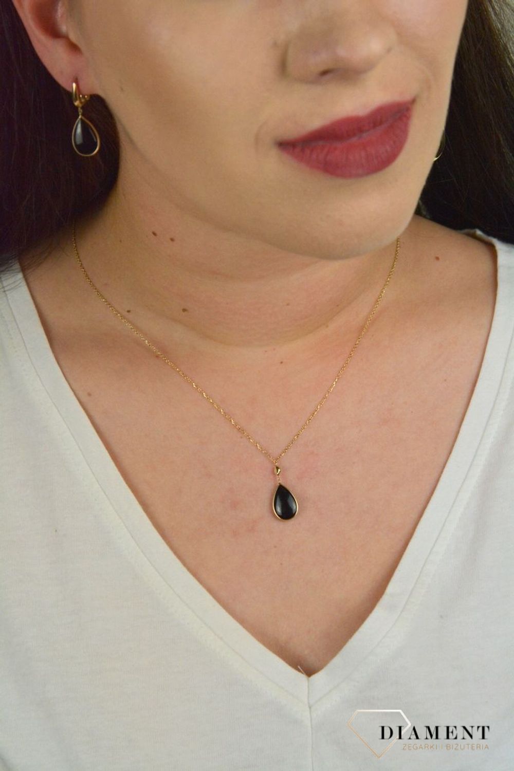 Złoty naszyjnik z delikatnym łańcuszkiem i zawieszką z onyksem DIA-NSZ-BF3036--585.jpg