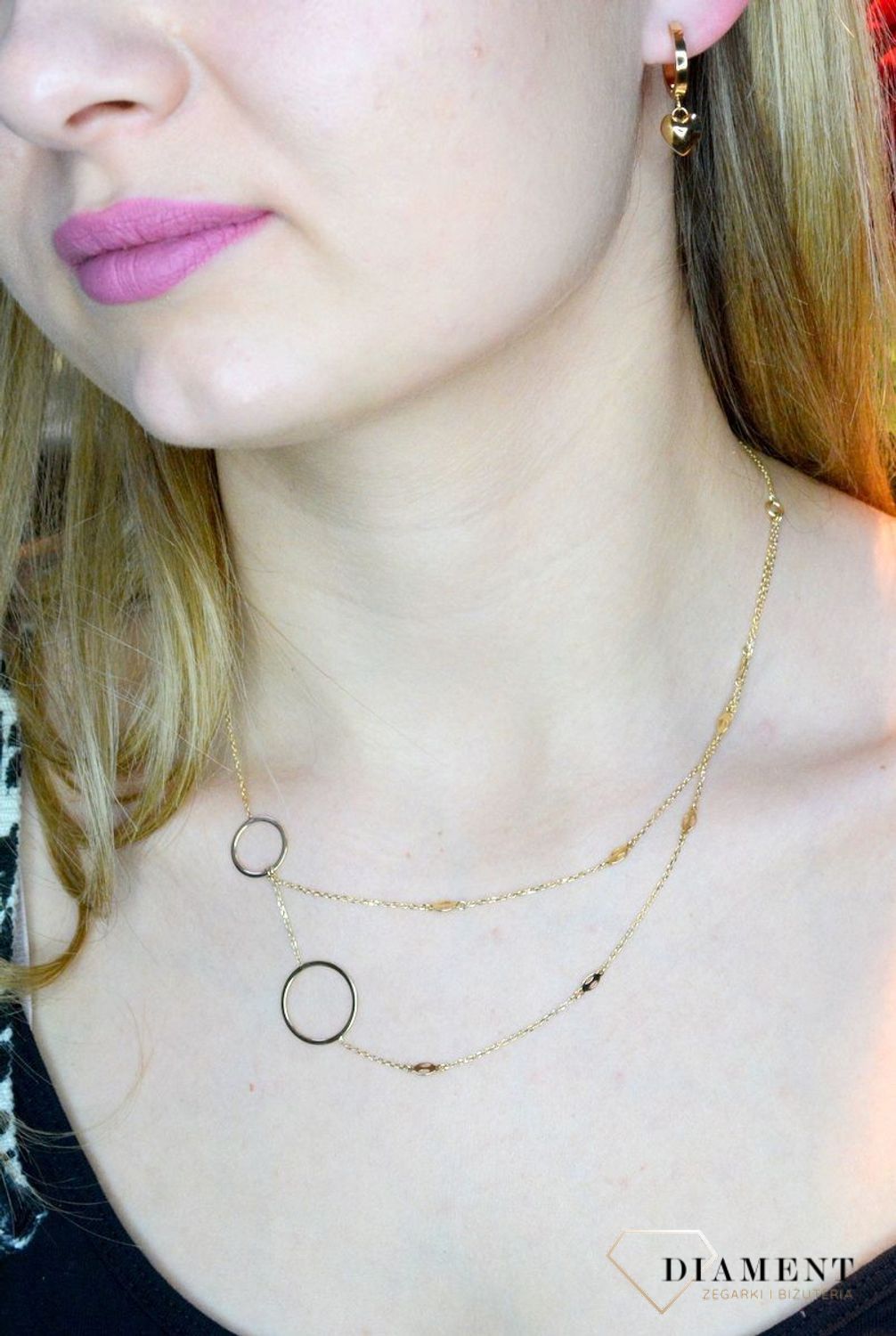 Złoty naszyjnik 585 celebrytka z kółeczkami DIA-NSZ-C13364-585.  Niezwykły blask szlachetnego kruszcu zamknięty w wyjątkowej formie. Subtelny kontur elementów ozdobnych perfekcyjnie prezentuje się z klasycznym łańcuszkie.jpg