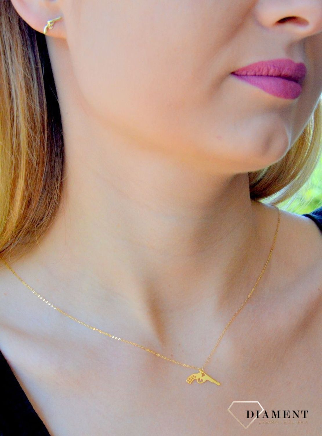 Złoty naszyjnik celebrytka damska PISTOLET 333 DIA-NSZ-CEL195NG8K. Prezent na przysięgę wojskową dla dziewczyny. Prezent dla wojskowej. Modna celebrytka. Motyw broni..jpg