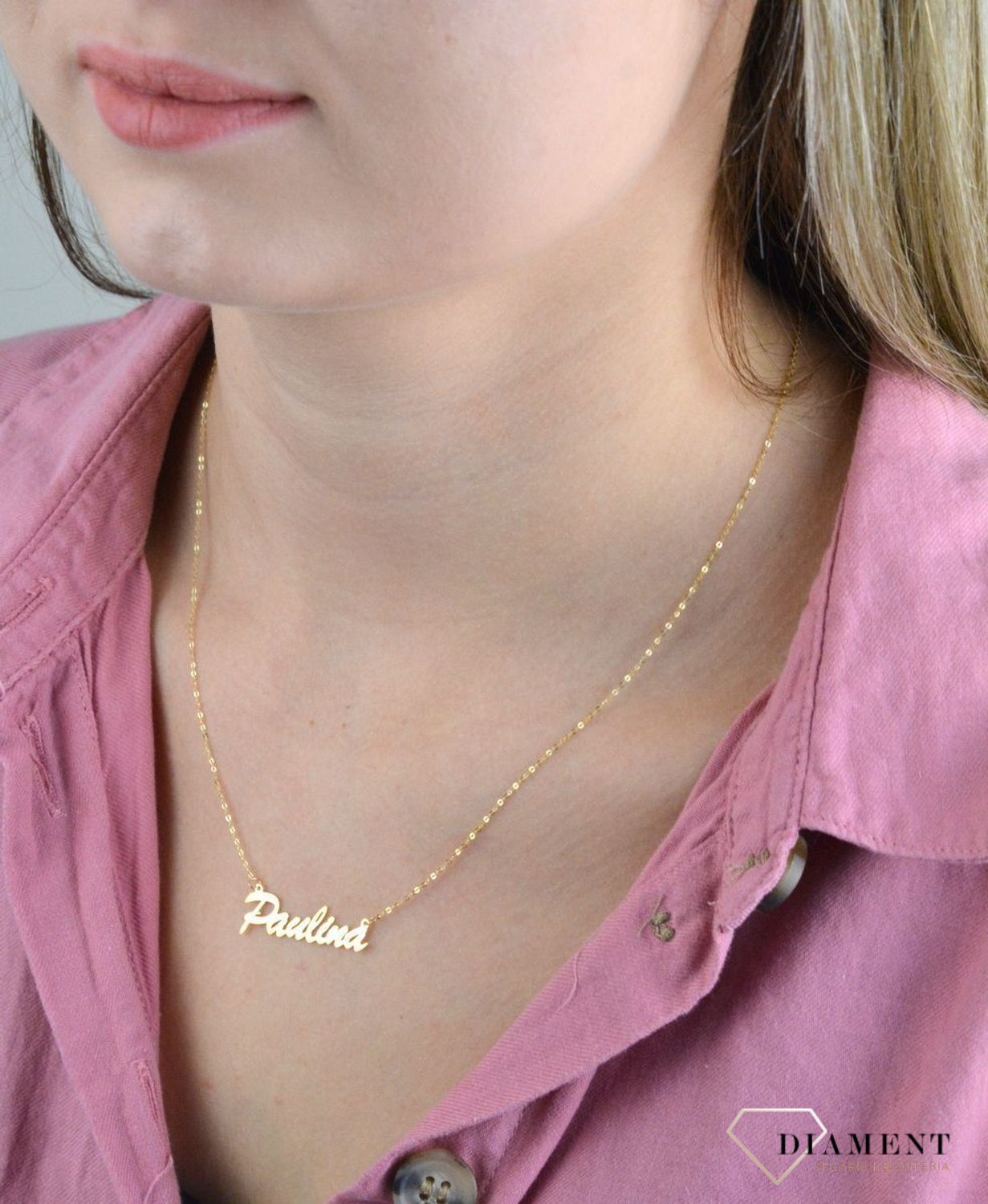 Złota celebrytka 333 z imieniem PAULINA DIA-NSZ-CEL259NG8KPAULI.  Subtelny i nowoczesny naszyjnik wykonany z najwyższej jakości złota próby 333. Piękny naszyjnik ze złota z imieniem PAULINA.  Naszyjnik jest wykonany w formie.jpg