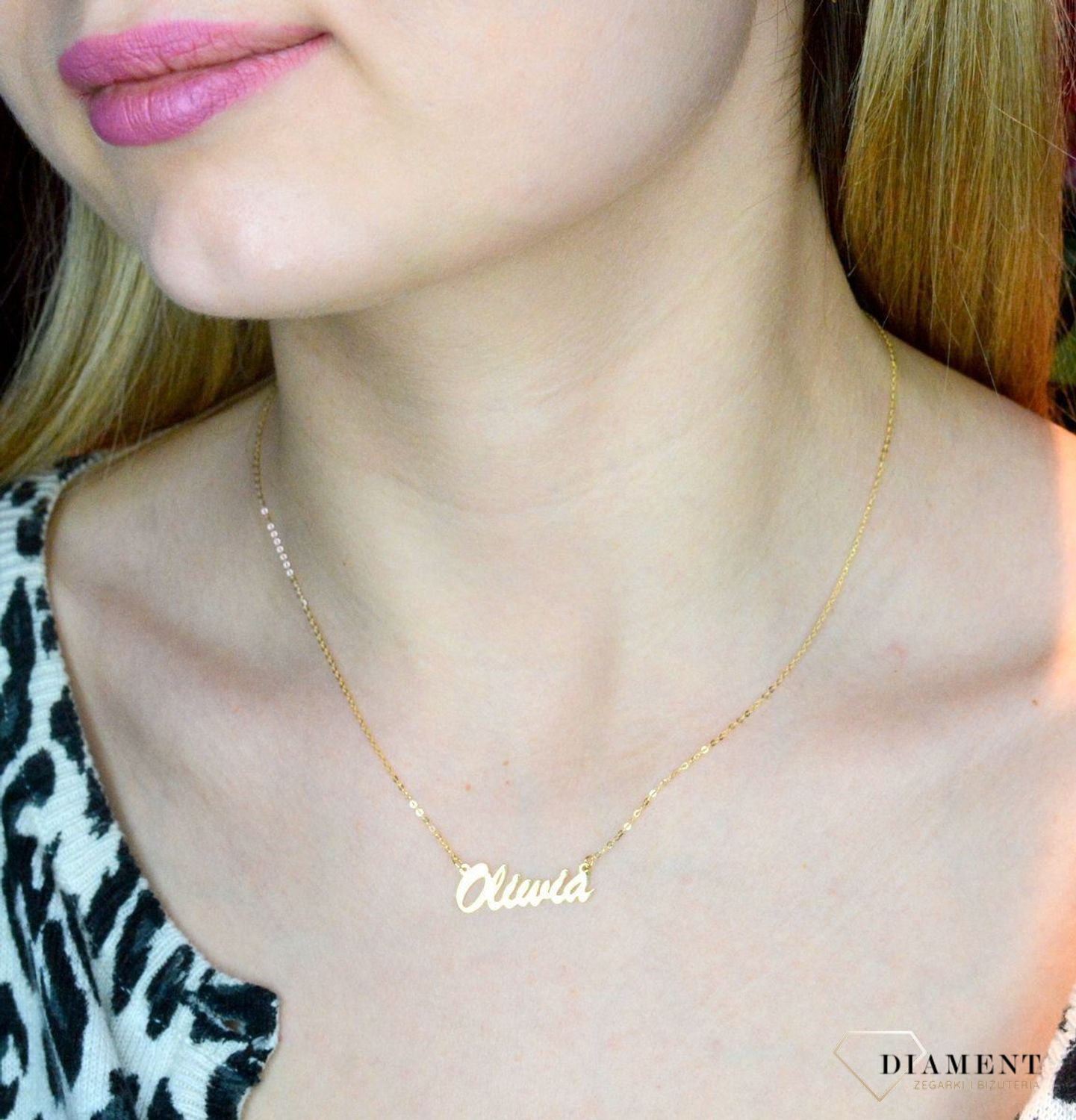 Złoty naszyjnik celebrytka z imieniem Oliwia DIA-NSZ-CEL251NG8KOLIWIA-333. Złoty naszyjnik celebrytka z imieniem Oliwia. Subtelny i nowoczesny naszyjnik wykonany z najwyższej jakości złota próby 333. Piękny naszyjnik.jpg