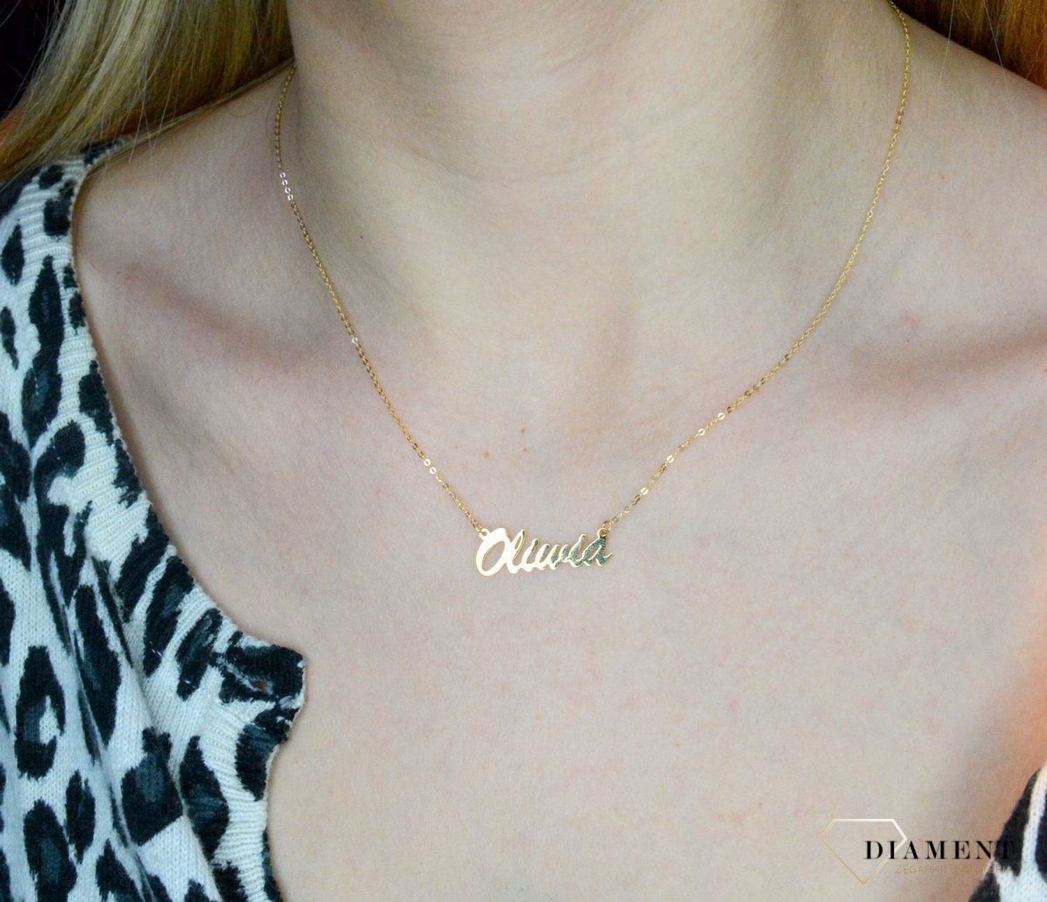Złoty naszyjnik celebrytka z imieniem Oliwia DIA-NSZ-CEL251NG8KOLIWIA-333. Złoty naszyjnik celebrytka z imieniem Oliwia. Subtelny i nowoczesny naszyjnik wykonany z najwyższej jakości złota próby 333. Piękny naszyjnik.jpg