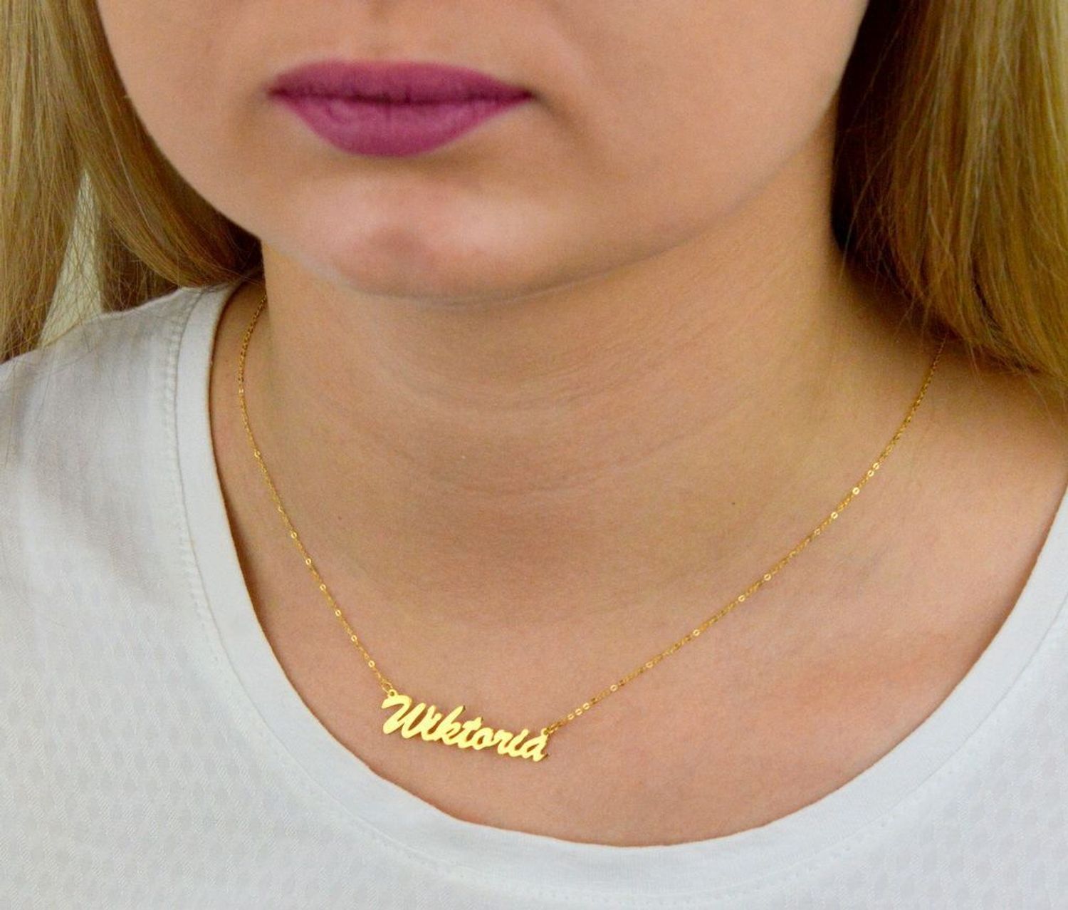 Złoty naszyjnik damski celebrytka 333 imię Wiktoria DIA-NSZ-CEL256NG8KWIKTORIA-333. Złoty naszyjnik celebrytka. Naszyjnik damski celebrytka z imieniem. Naszyjnik złoty z imieniem Wiktoria..jpg