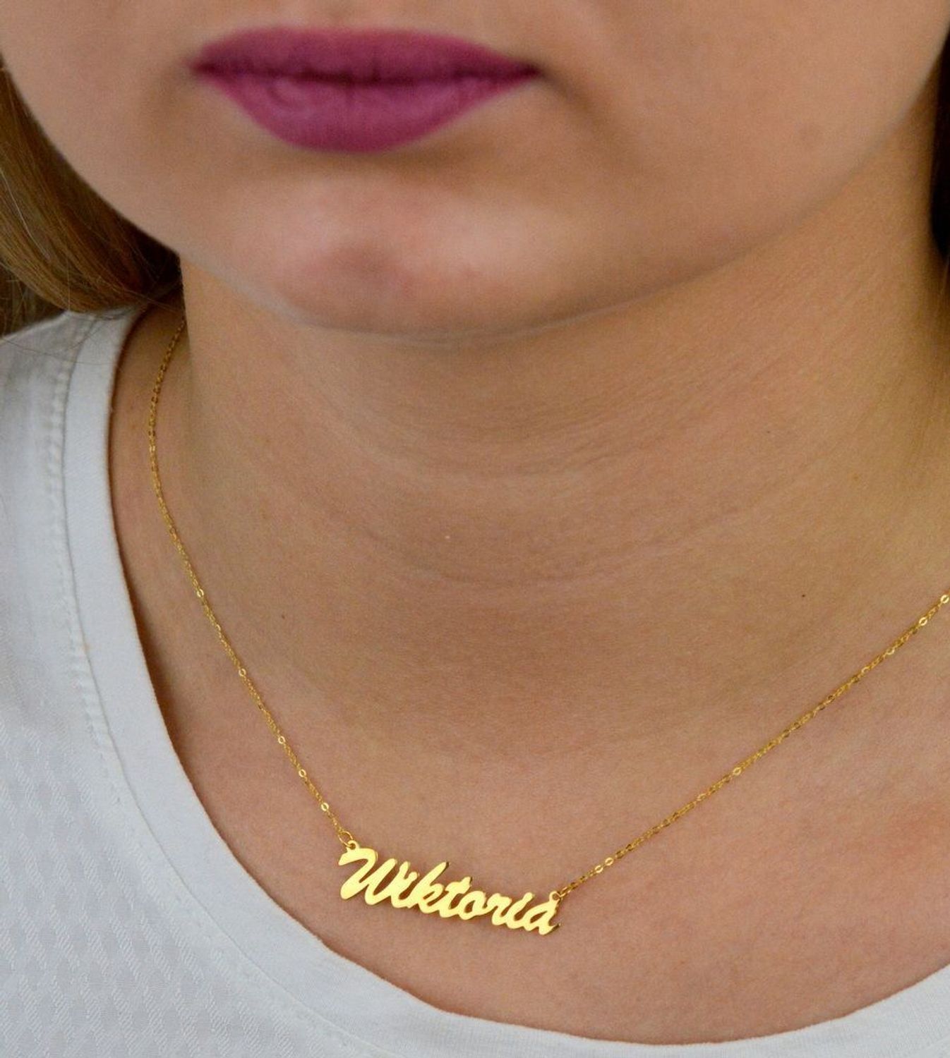 Złoty naszyjnik damski celebrytka 333 imię Wiktoria DIA-NSZ-CEL256NG8KWIKTORIA-333. Złoty naszyjnik celebrytka. Naszyjnik damski celebrytka z imieniem. Naszyjnik złoty z imieniem Wiktoria..jpg