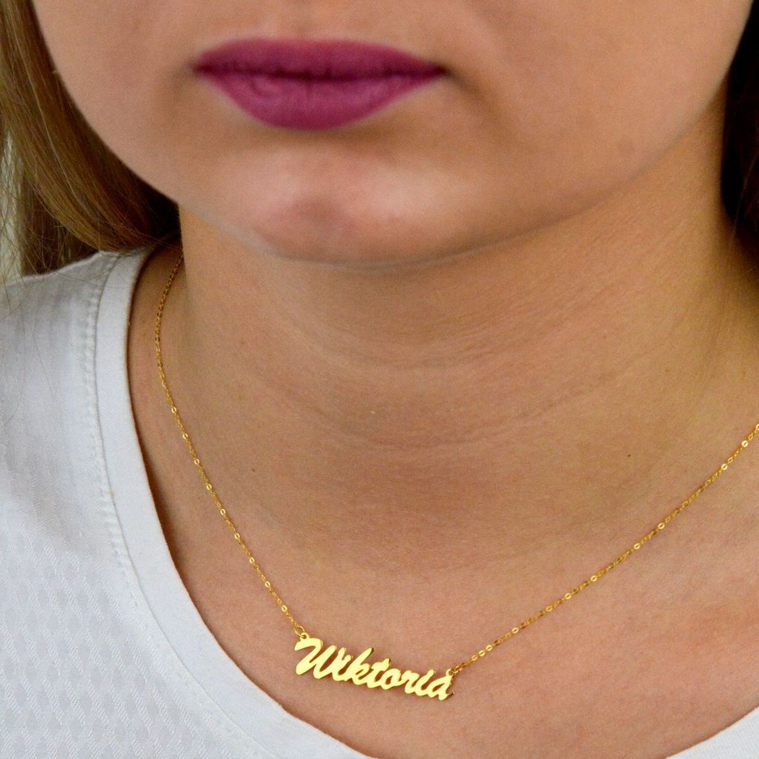 Złoty naszyjnik damski celebrytka 333 imię Wiktoria DIA-NSZ-CEL256NG8KWIKTORIA-333. Złoty naszyjnik celebrytka. Naszyjnik damski celebrytka z imieniem. Naszyjnik złoty z imieniem Wiktoria..jpg