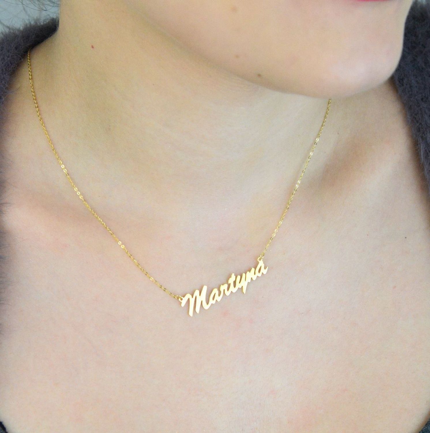 Delikatny naszyjnik złoty 333, łańcuszek ankier z napisem „Martyna”. Długość 42+3 cm, waga 1,24 g. Idealny prezent i personalizowany dodatek.1.jpg