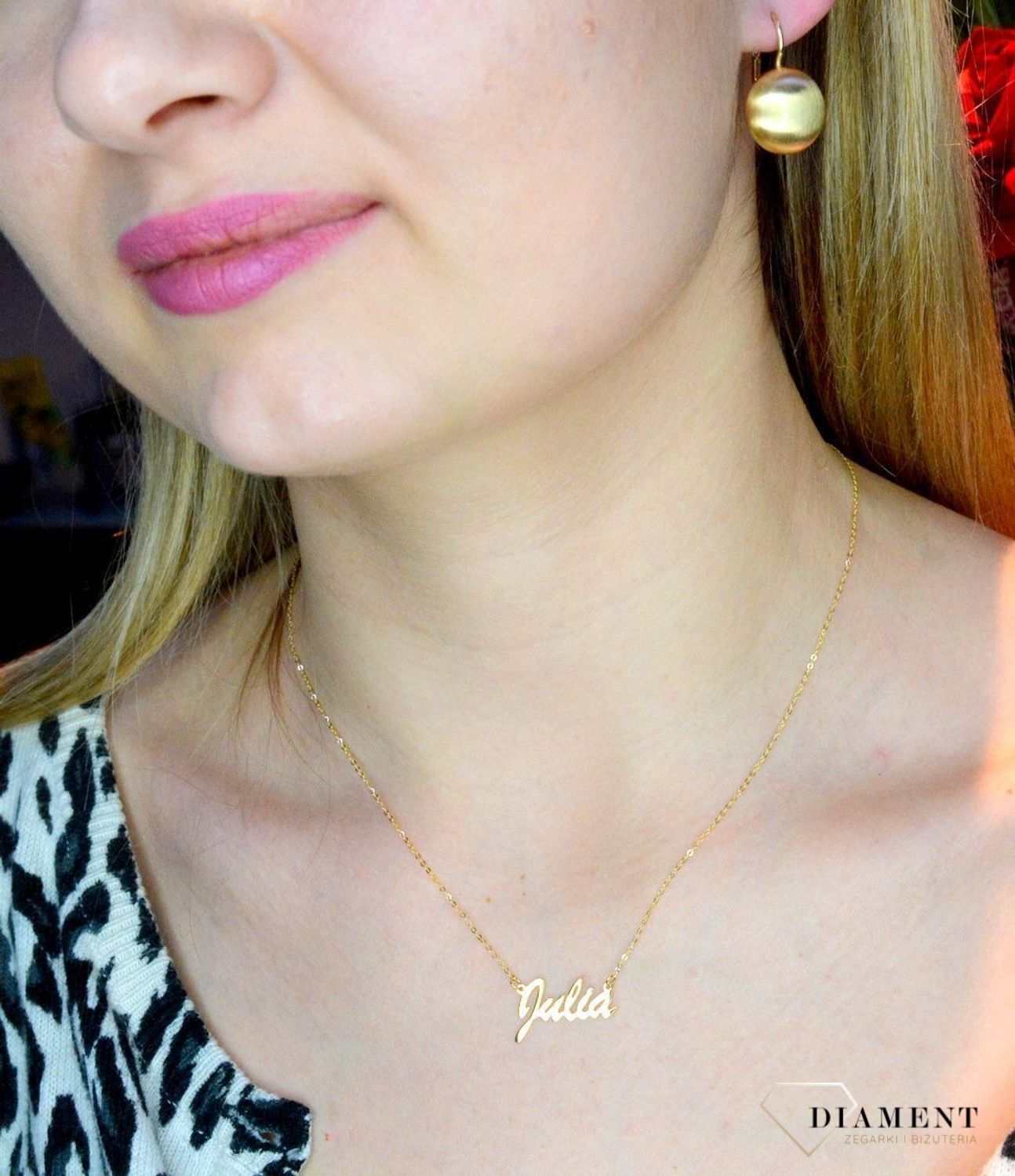 Złota celebrytka 333 z imieniem Julia DIA-NSZ-CEL263NG8KJULIA-333-333. Subtelny i nowoczesny naszyjnik wykonany z najwyższej jakości złota próby 333. Piękny naszyjnik ze złota z imieniem Julia.  Naszyjnik jest wykonany w fo.jpg