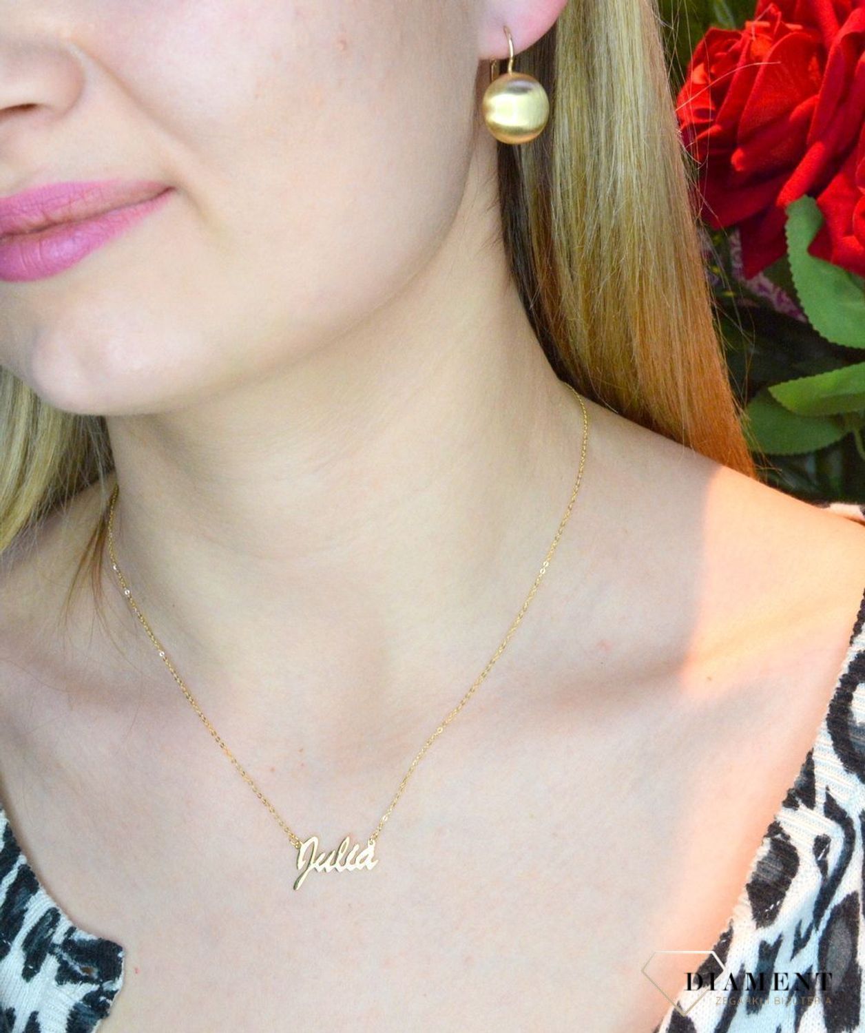 Złota celebrytka 333 z imieniem Julia DIA-NSZ-CEL263NG8KJULIA-333-333. Subtelny i nowoczesny naszyjnik wykonany z najwyższej jakości złota próby 333. Piękny naszyjnik ze złota z imieniem Julia.  Naszyjnik jest wykonany w fo.jpg