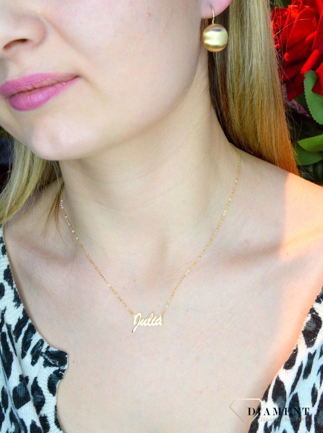 Złota celebrytka 333 z imieniem Julia DIA-NSZ-CEL263NG8KJULIA-333-333. Subtelny i nowoczesny naszyjnik wykonany z najwyższej jakości złota próby 333. Piękny naszyjnik ze złota z imieniem Julia.  Naszyjnik jest wykonany w fo.jpg