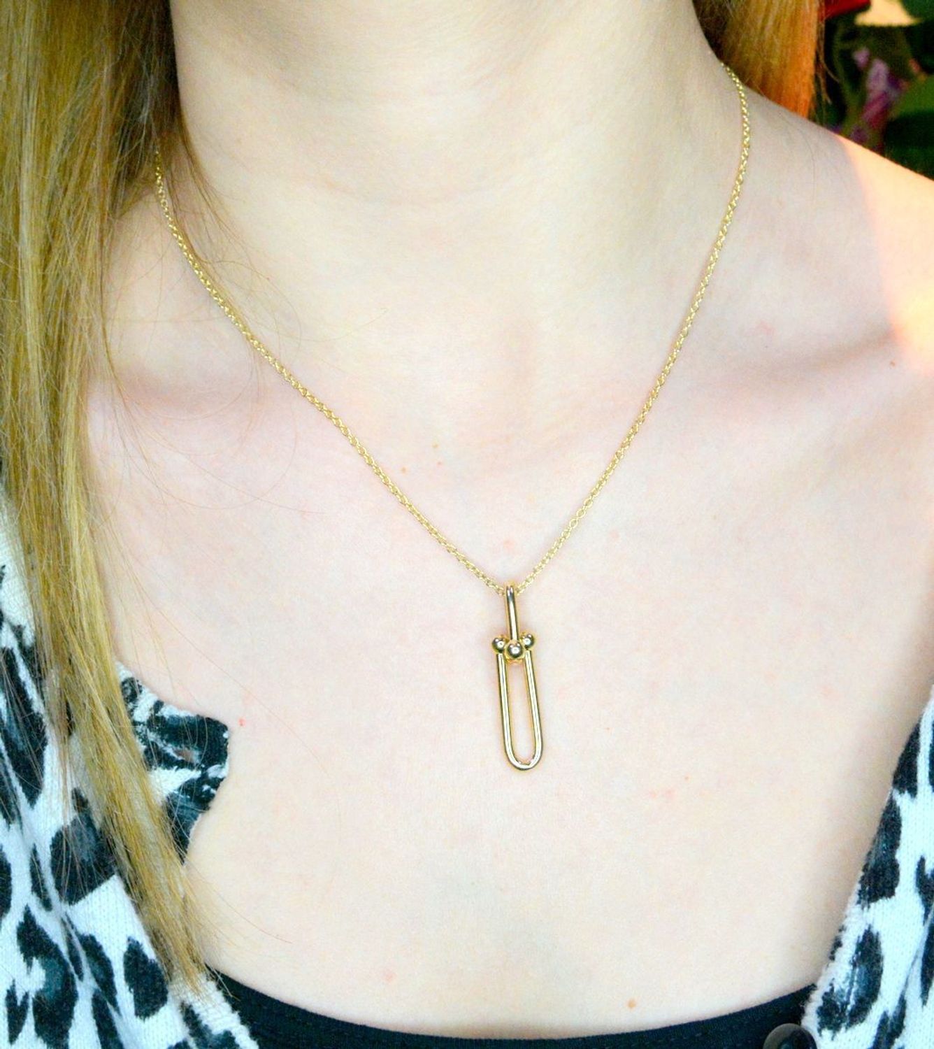 Złoty naszyjnik 585 celebrytka z zawieszką spinacz DIA-NSZ-CG10032-585.  Złoty naszyjnik idealnie sprawdzi się w minimalistycznych zestawieniach na co dzień, ujmując jednocześnie starannym oraz estetycznym wykonaniem. Del.jpg