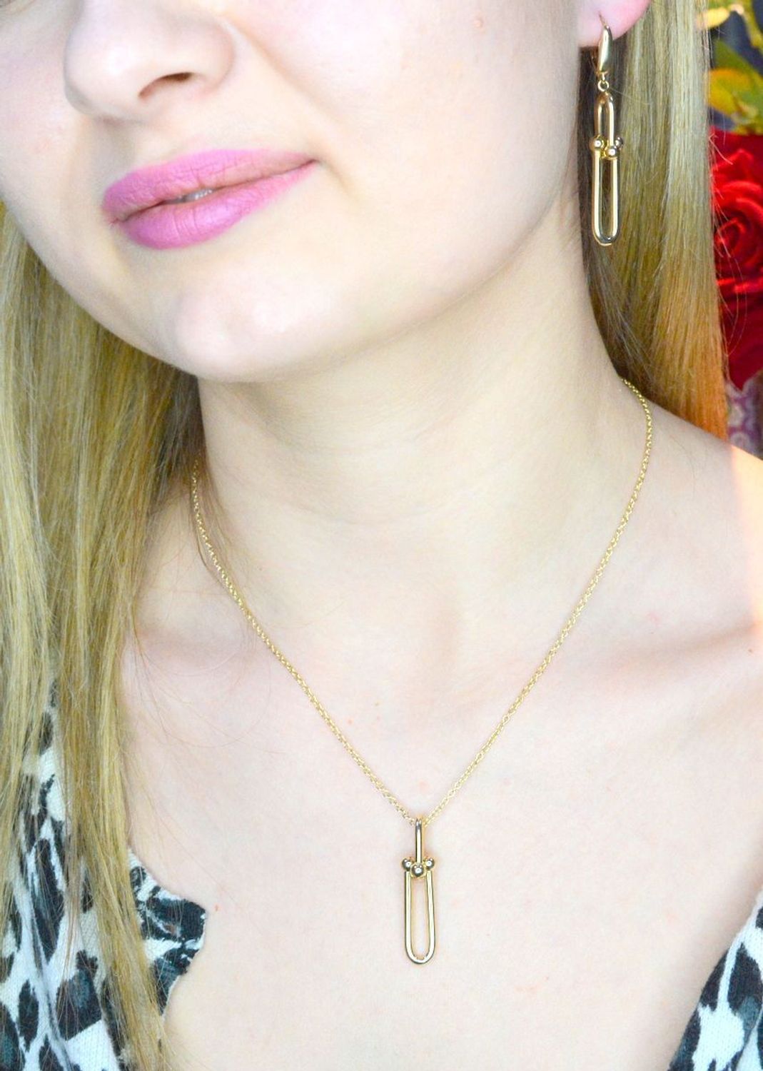 Złoty naszyjnik 585 celebrytka z zawieszką spinacz DIA-NSZ-CG10032-585.  Złoty naszyjnik idealnie sprawdzi się w minimalistycznych zestawieniach na co dzień, ujmując jednocześnie starannym oraz estetycznym wykonaniem. Del.jpg