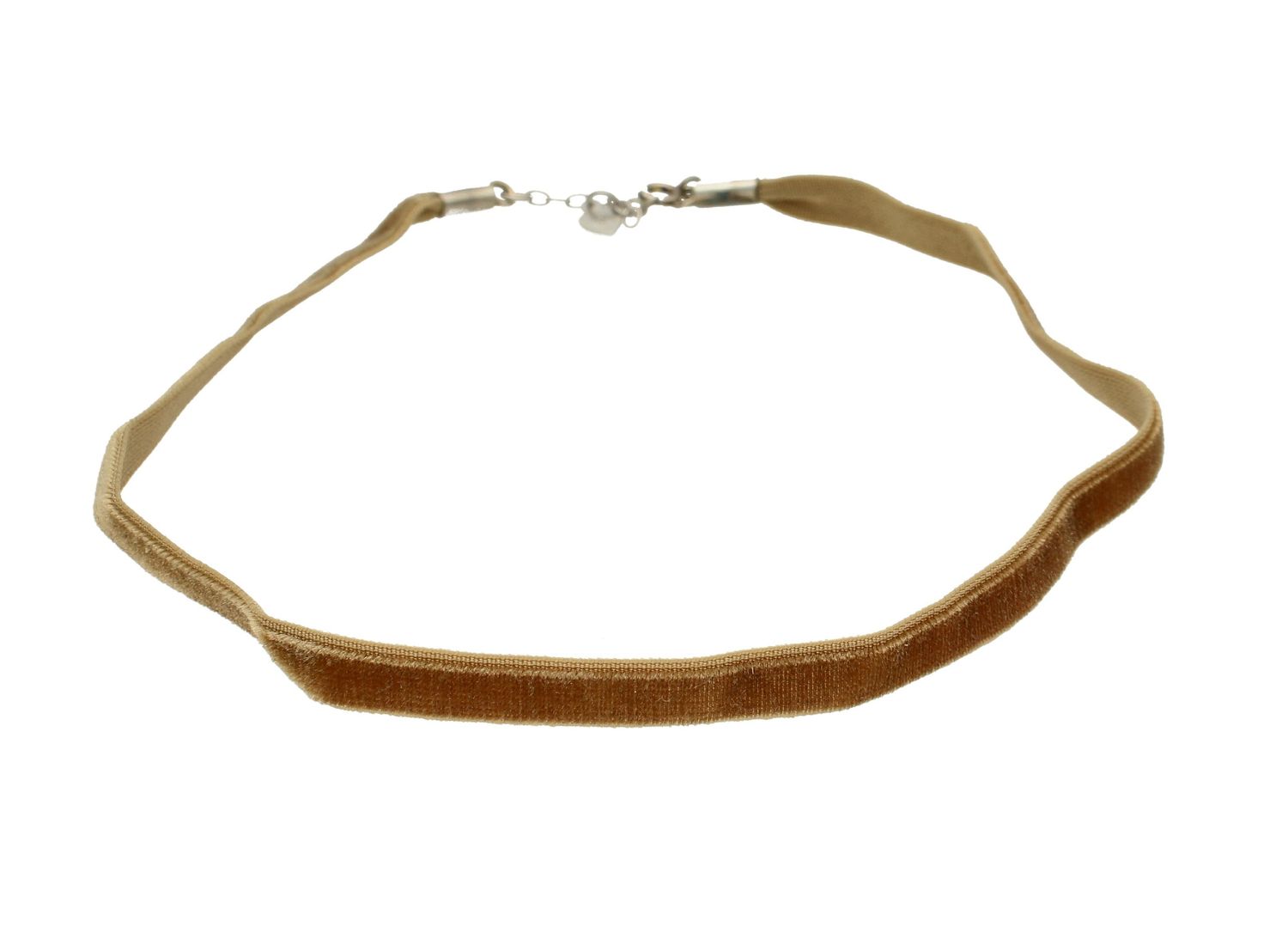 Niezwykle kobieca, a przy tym wciąż szykowna ozdoba pięknie prezentuje się na szyi. Będzie doskonałym prezentem dla osoby w każdym wieku lubiącej odważne, widoczne dodatki.jpg