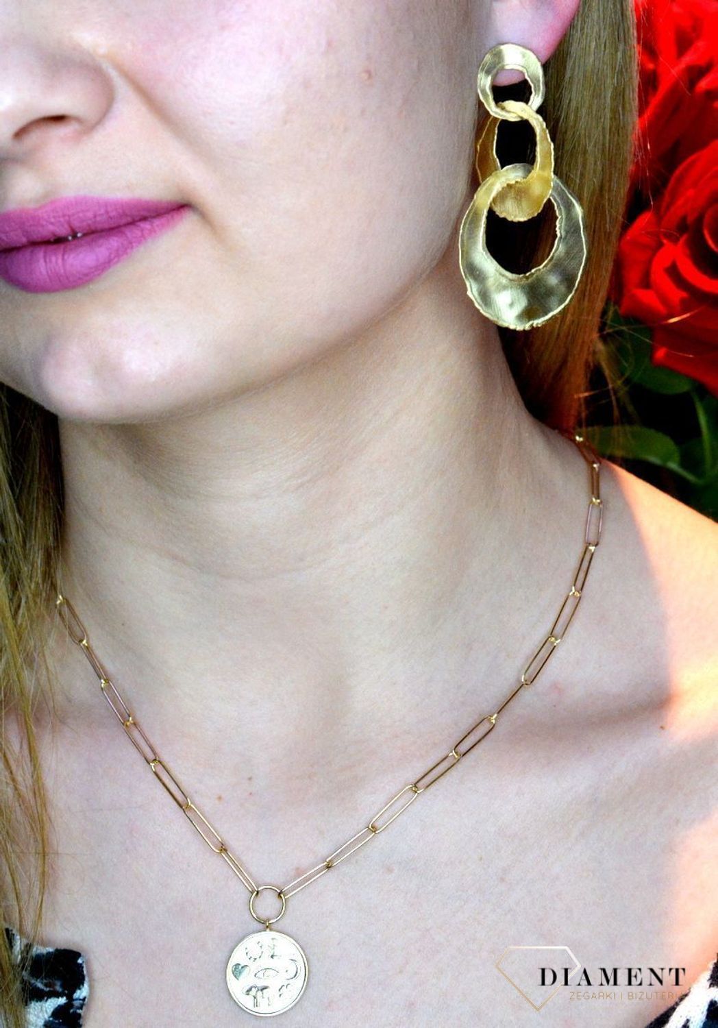 Złoty naszyjnik 585 celebrytka z kółeczkiem szczęścia DIA-NSZ-CL03035M01-585.  Delikatna i zarazem ponadczasowa biżuteria pięknie komponuje się w zestawie z inną biżuterią tworząc modne sety. Długość naszyjnika wynosi 45.jpg