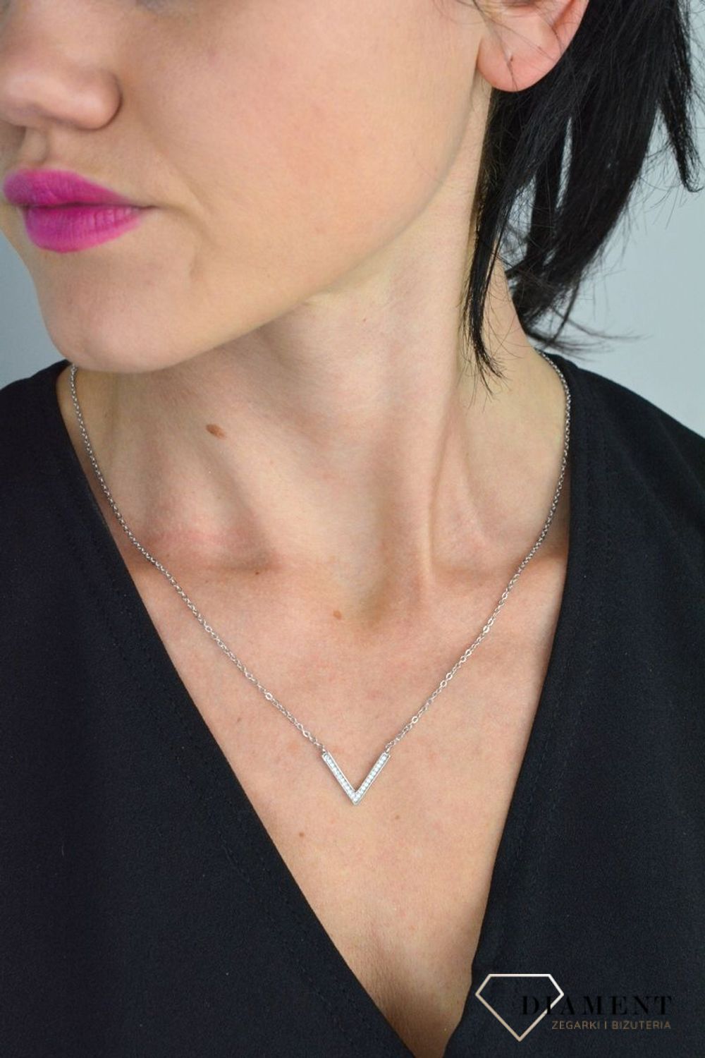 Srebrny naszyjnik celebrytka 'V' z cyrkonią DIA-NSZ-CYRKONIE2-925.jpg