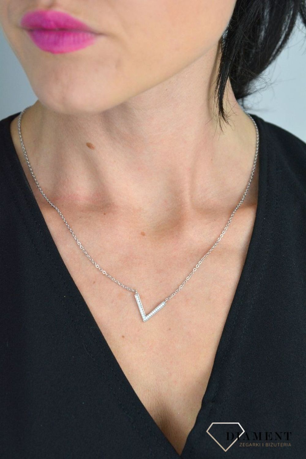 Srebrny naszyjnik celebrytka 'V' z cyrkonią DIA-NSZ-CYRKONIE2-925.jpg