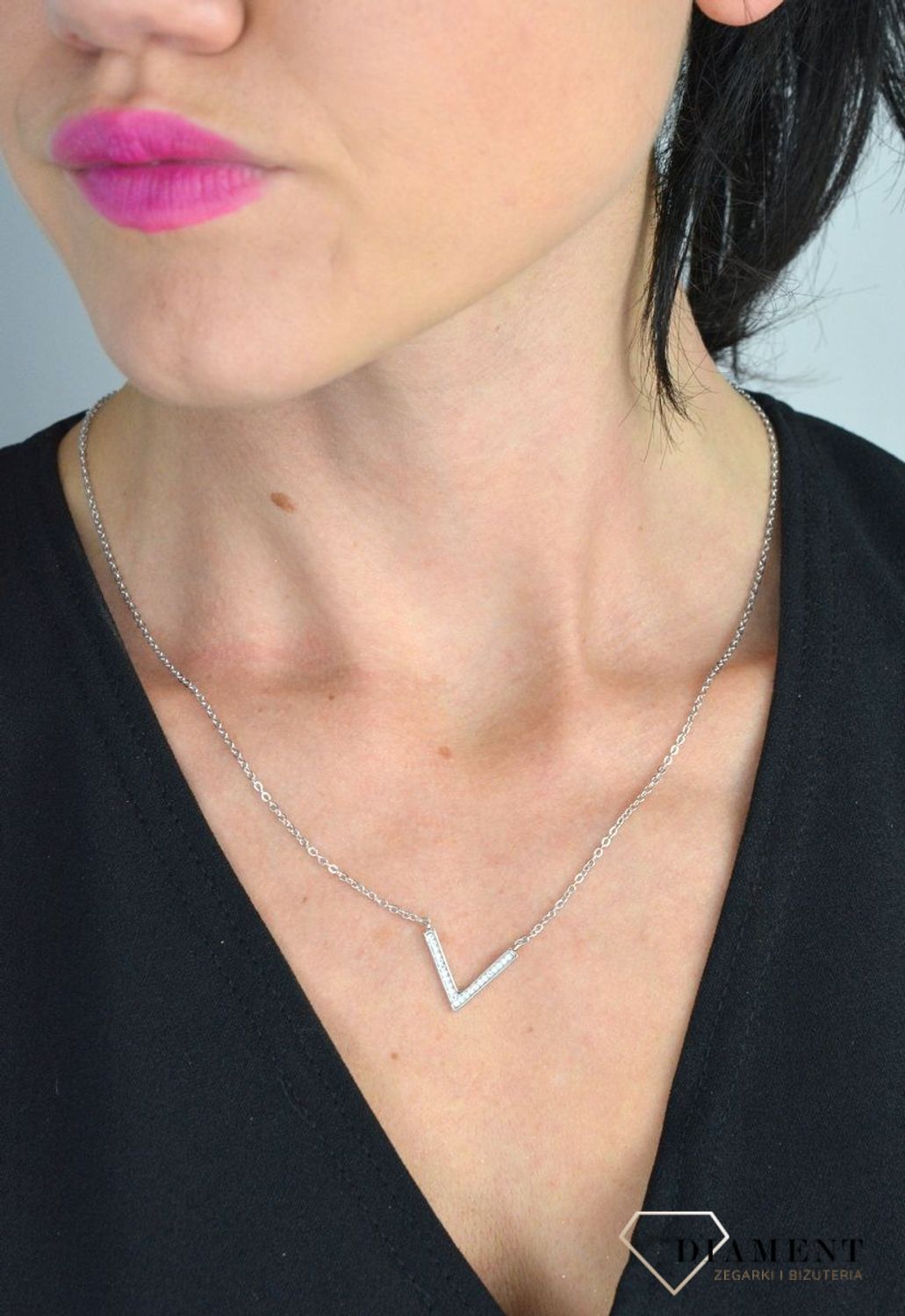 Srebrny naszyjnik celebrytka 'V' z cyrkonią DIA-NSZ-CYRKONIE2-925.jpg