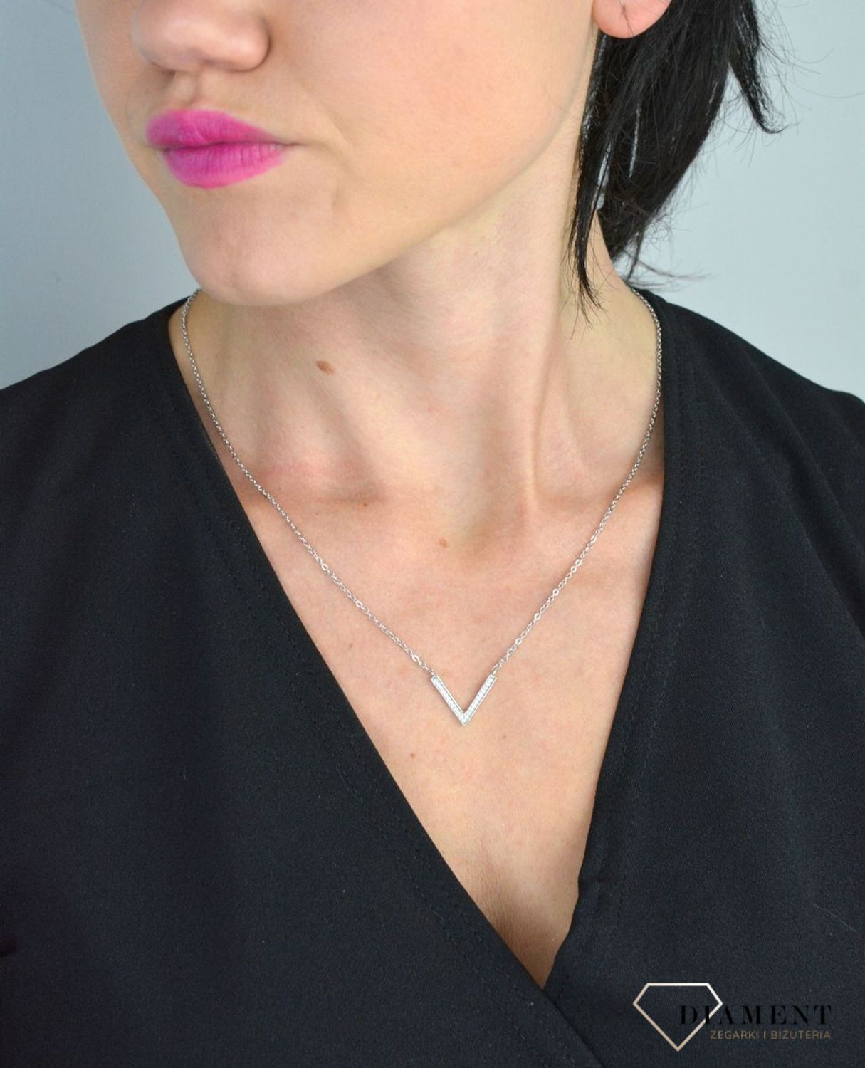 Srebrny naszyjnik celebrytka 'V' z cyrkonią DIA-NSZ-CYRKONIE2-925.jpg