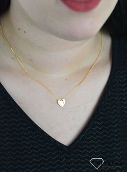 Srebrny naszyjnik celebrytka serce z brylancikiem pozłacane DIA-NSZ-DIAMENT-SERCE-Z-925.  Model naszyjnika został ozdobiony zawieszką z brylancikiem w kształcie serca w kolorze złota (1).JPG